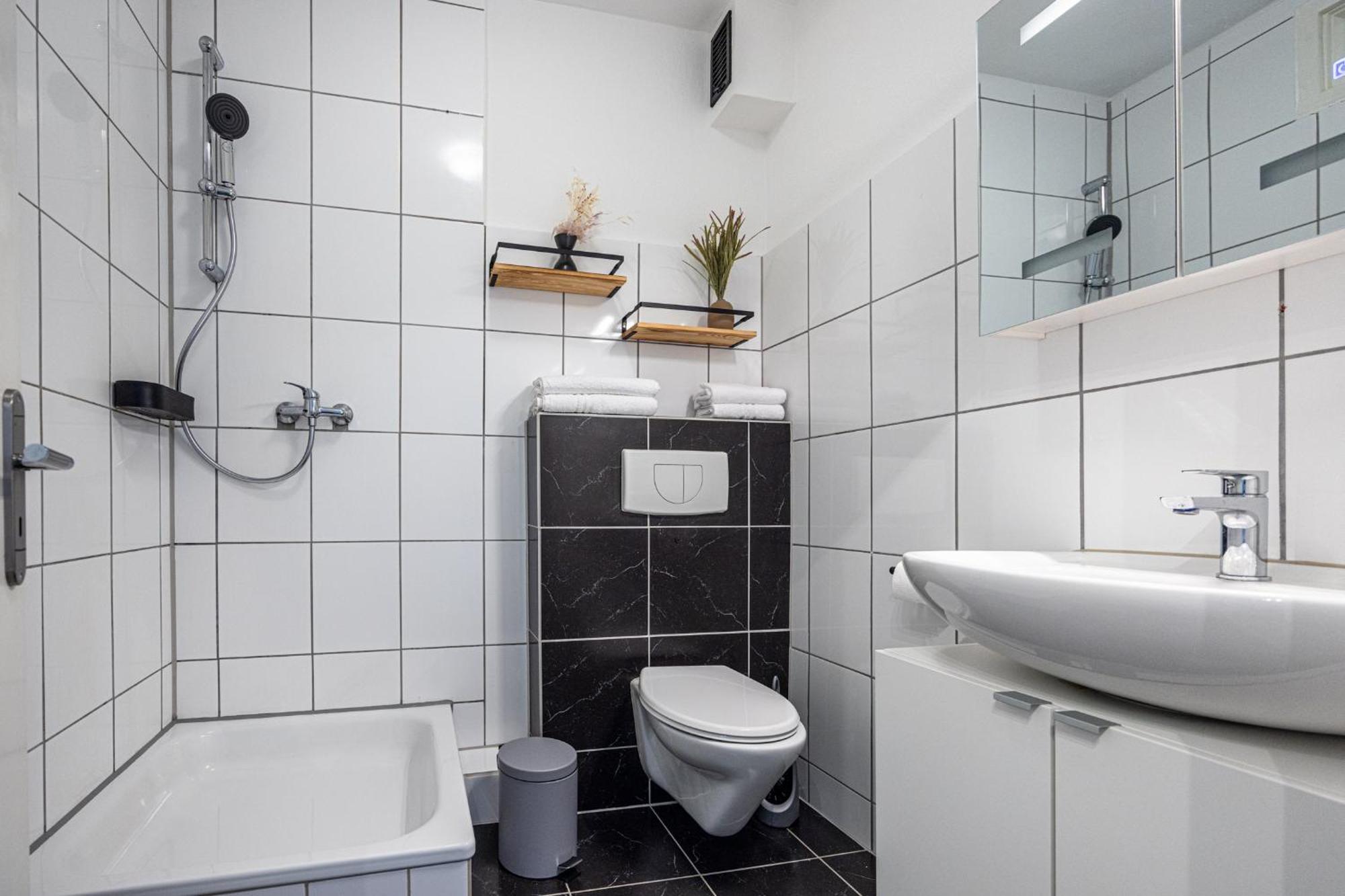 Have-A-Nice-Stay - Nahe Bahnhof Ahrensburg - 20 Minuten Nach Hamburg - Trotzdem Ruhig Gelegen - 6 Minuten Zu Fuss Ins Zentrum Ahrensburg - Modern Eingerichtet Exteriör bild